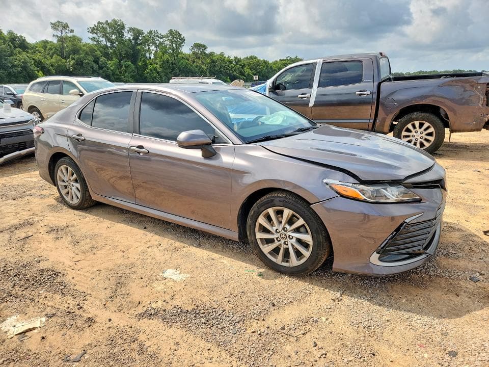 2021 TOYOTA CAMRY LE 4