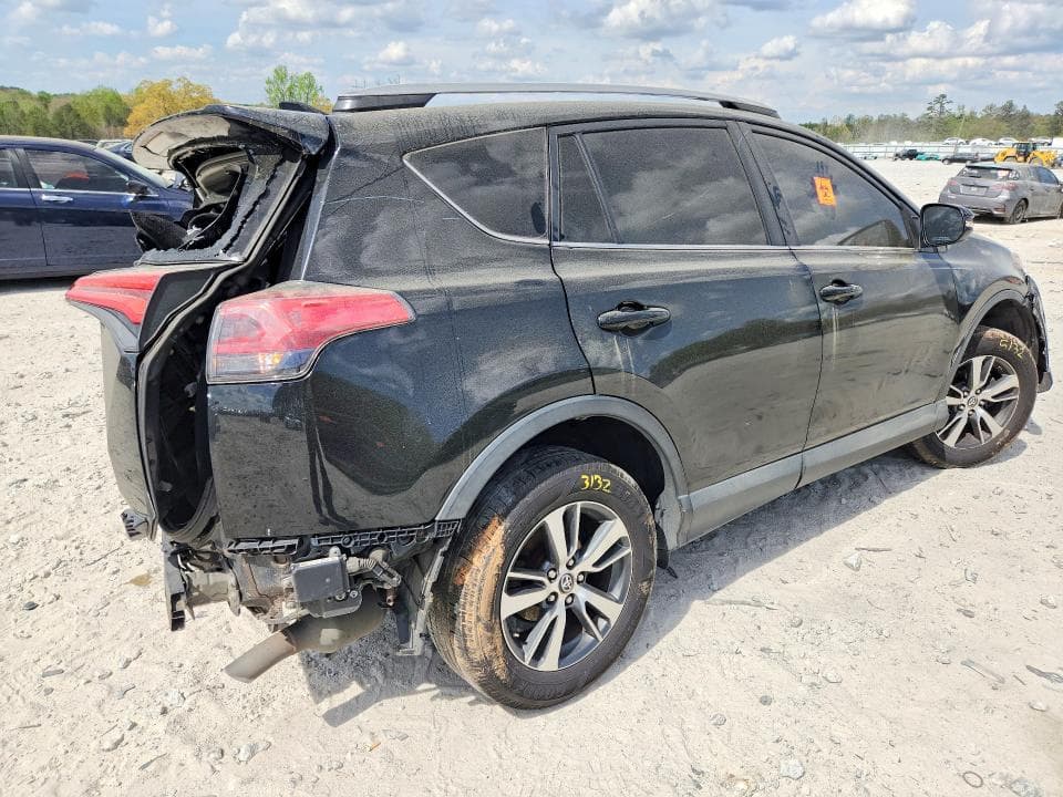 2018 TOYOTA RAV4 XLE 3