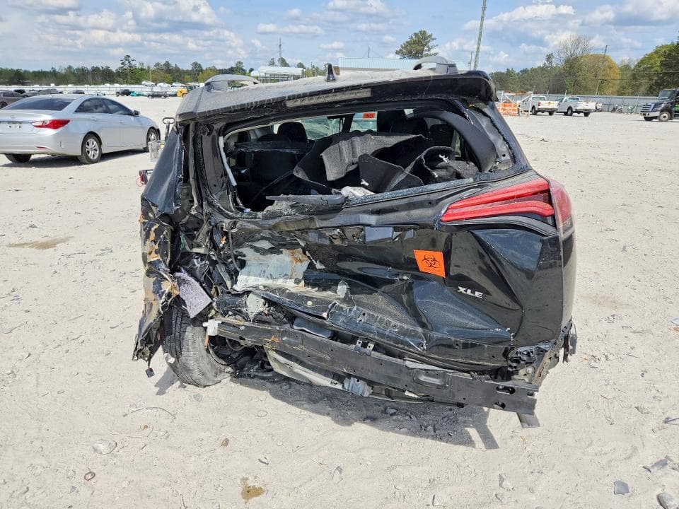 2018 TOYOTA RAV4 XLE 6
