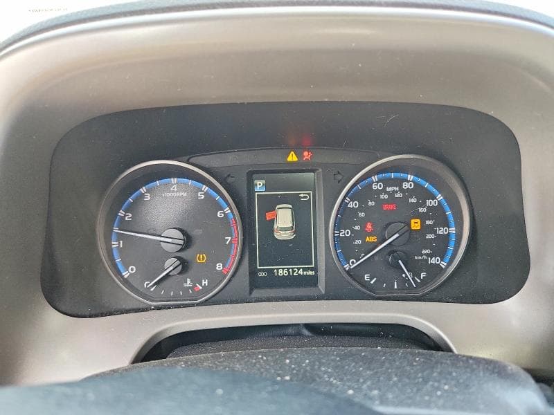 2018 TOYOTA RAV4 XLE 9