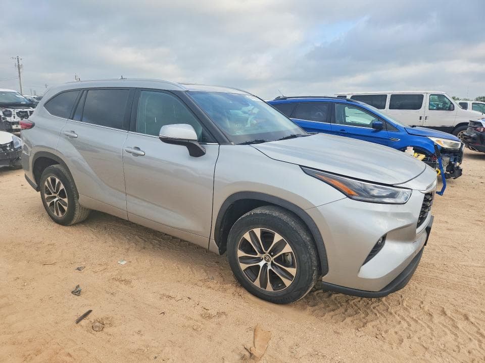 2021 TOYOTA HIGHLANDER XLE XLE 4