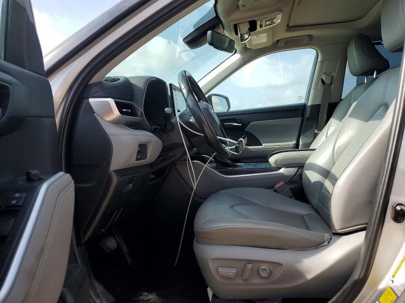 2021 TOYOTA HIGHLANDER XLE XLE 7