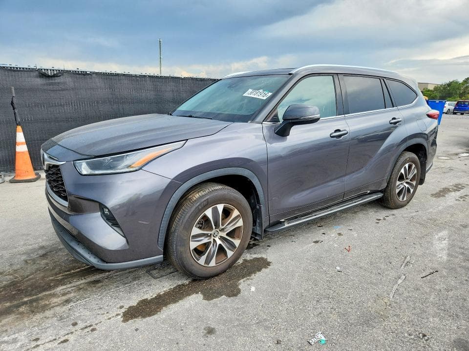 2021 TOYOTA HIGHLANDER XLE XLE - 1