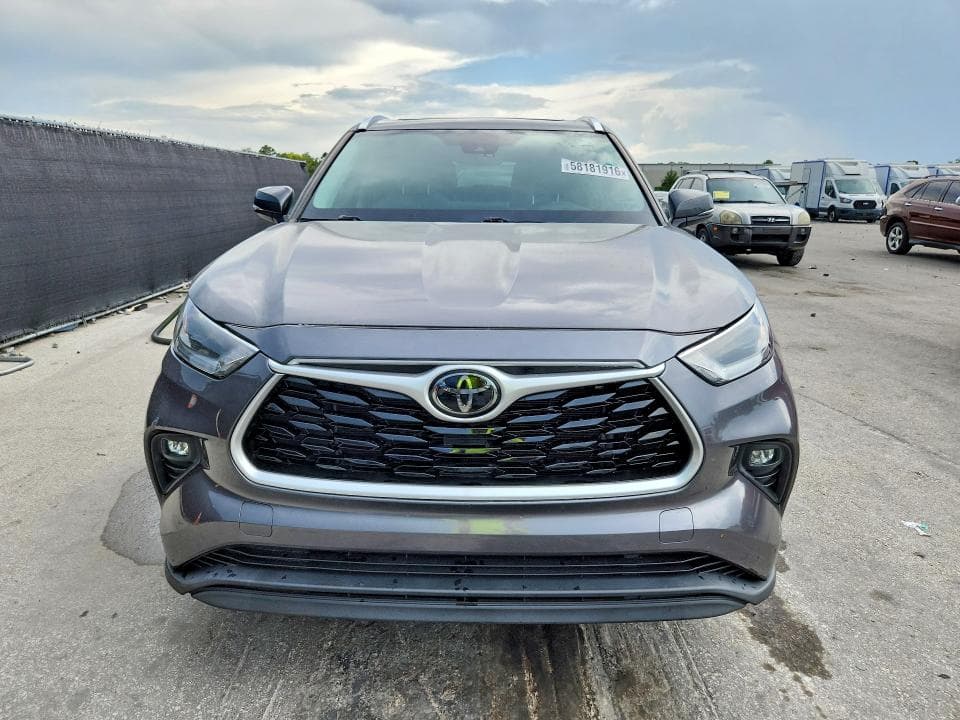 2021 TOYOTA HIGHLANDER XLE XLE 5