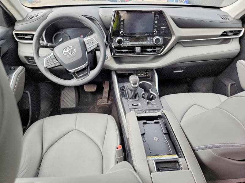 2021 TOYOTA HIGHLANDER XLE XLE 8
