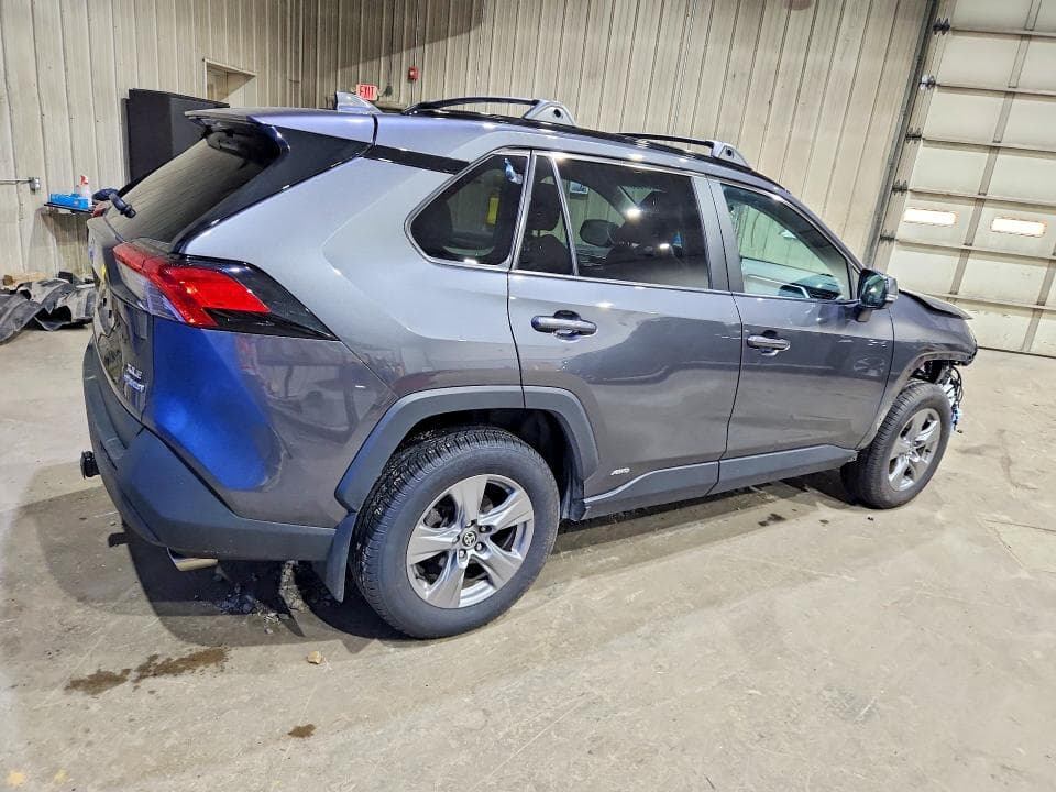 2022 TOYOTA RAV4 XLE XLE 3