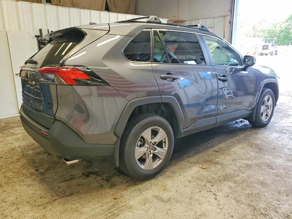2025 TOYOTA RAV4 XLE XLE 3