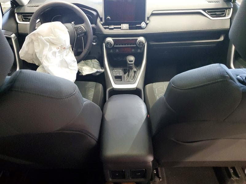 2025 TOYOTA RAV4 XLE XLE 8