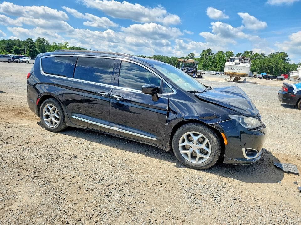 2017 CHRYSLER PACIFICA TOURING L 4