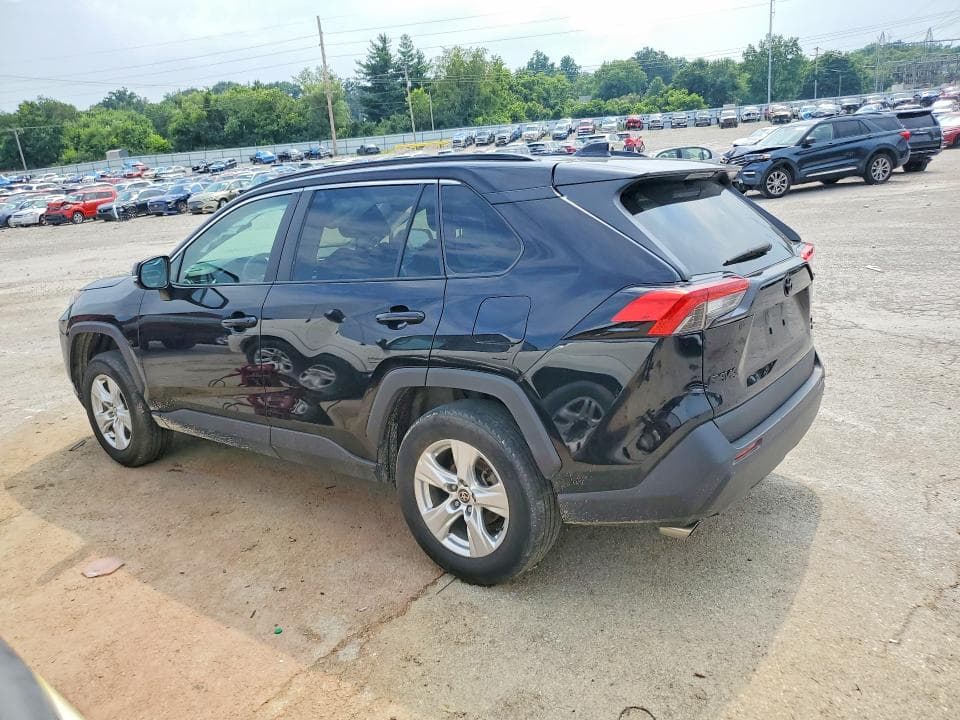 2021 TOYOTA RAV4 XLE 2