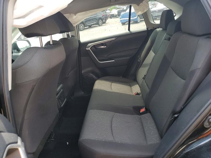 2021 TOYOTA RAV4 XLE 11