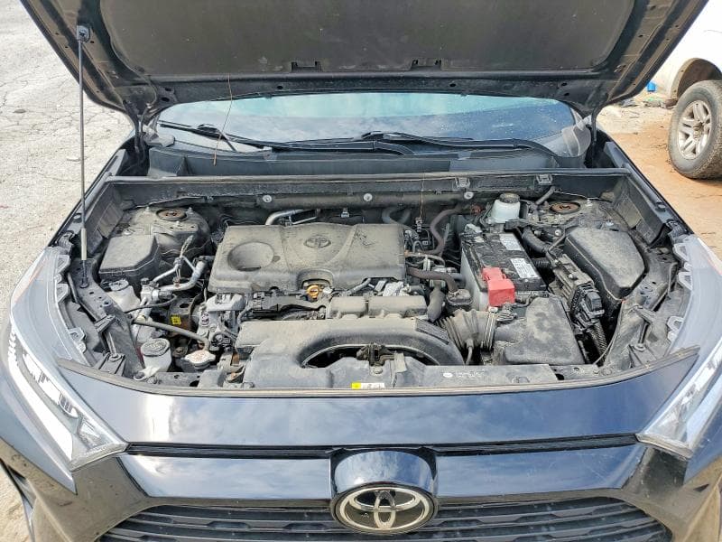 2021 TOYOTA RAV4 XLE 12