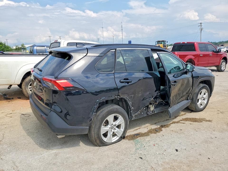 2021 TOYOTA RAV4 XLE 3