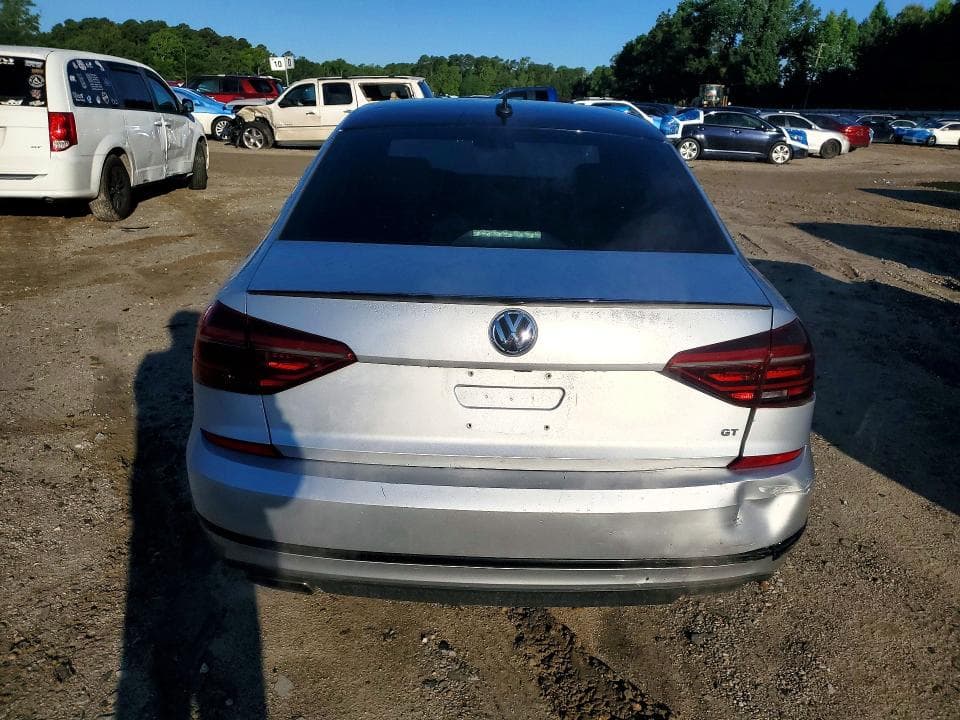 2018 VOLKSWAGEN PASSAT GT 6