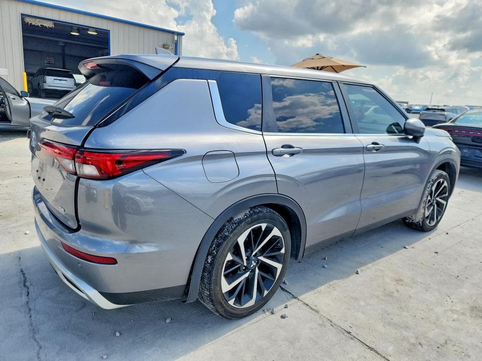 2023 MITSUBISHI OUTLANDER SE 3