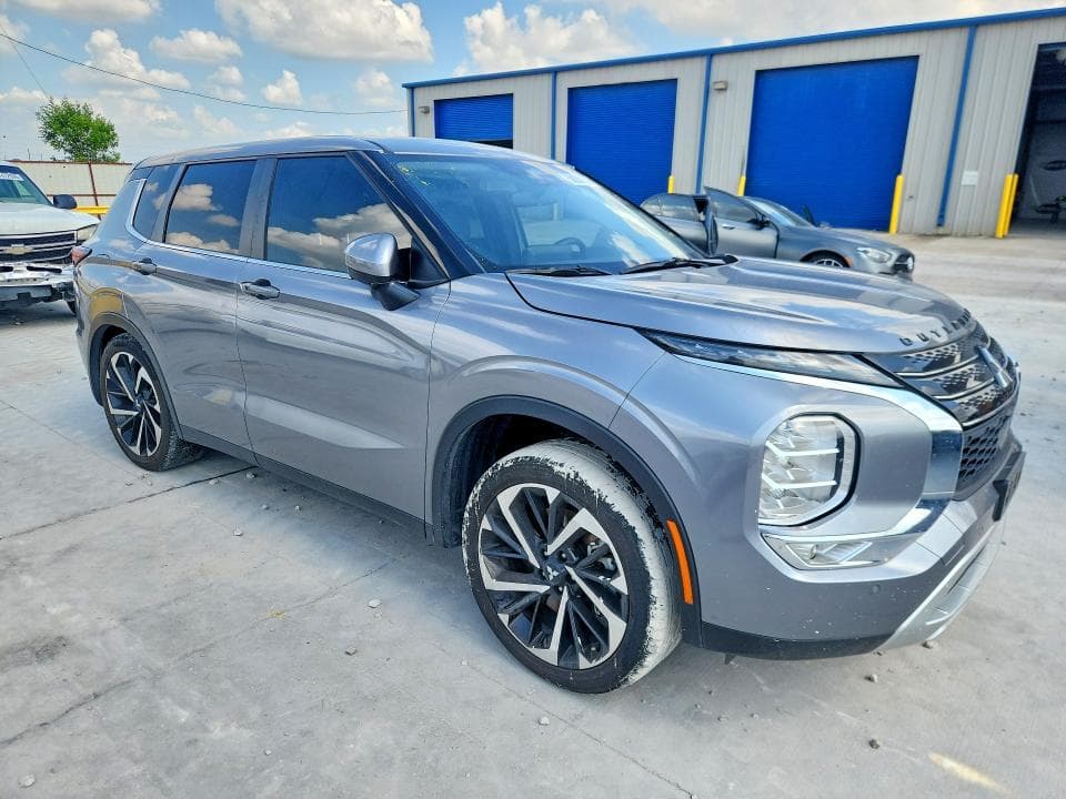 2023 MITSUBISHI OUTLANDER SE 4