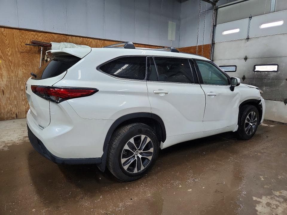 2021 TOYOTA HIGHLANDER XLE XLE 3