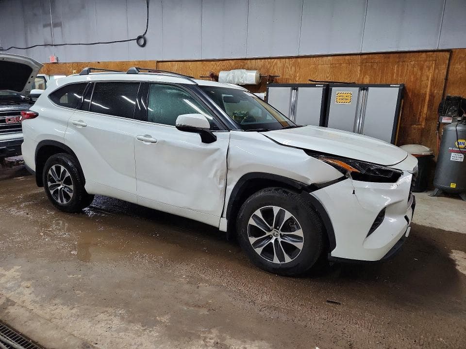 2021 TOYOTA HIGHLANDER XLE XLE 4