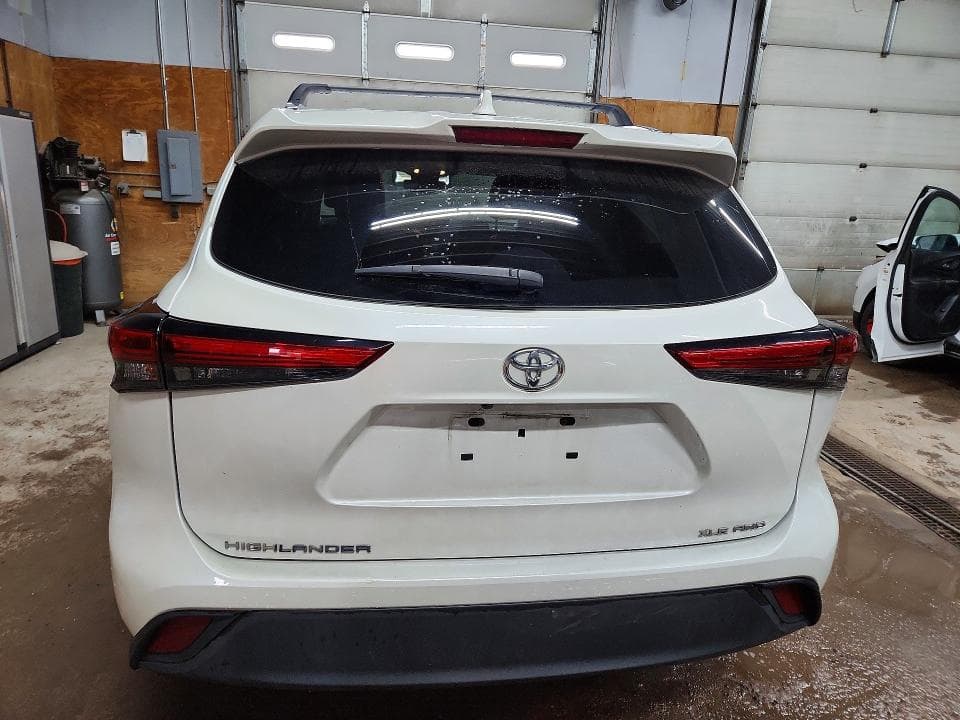 2021 TOYOTA HIGHLANDER XLE XLE 6