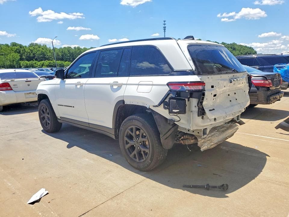 2024 JEEP GRAND CHEROKEE LAREDO 2
