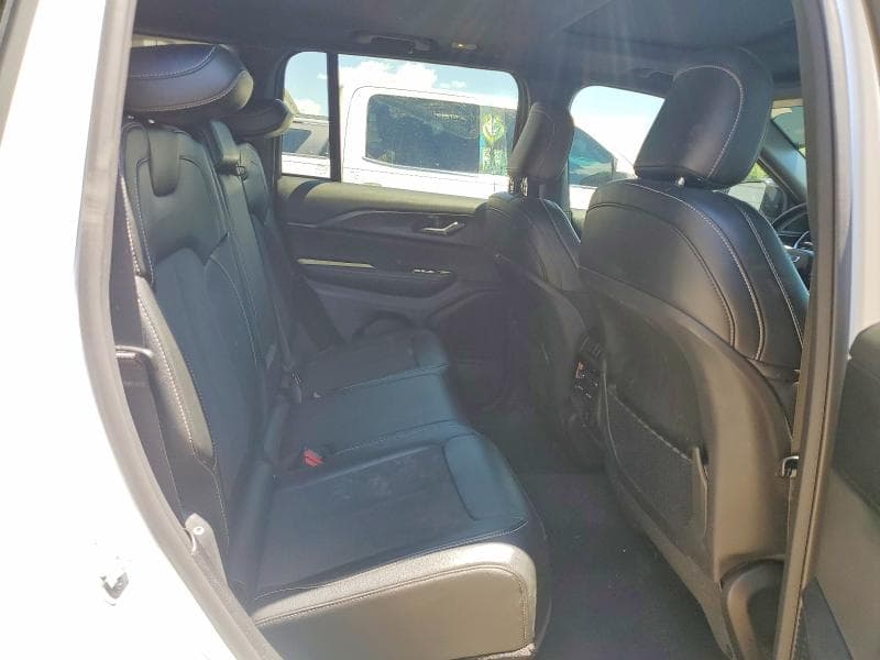 2024 JEEP GRAND CHEROKEE LAREDO 11