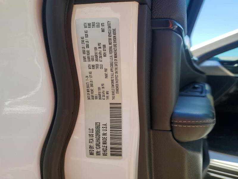 2024 JEEP GRAND CHEROKEE LAREDO 14