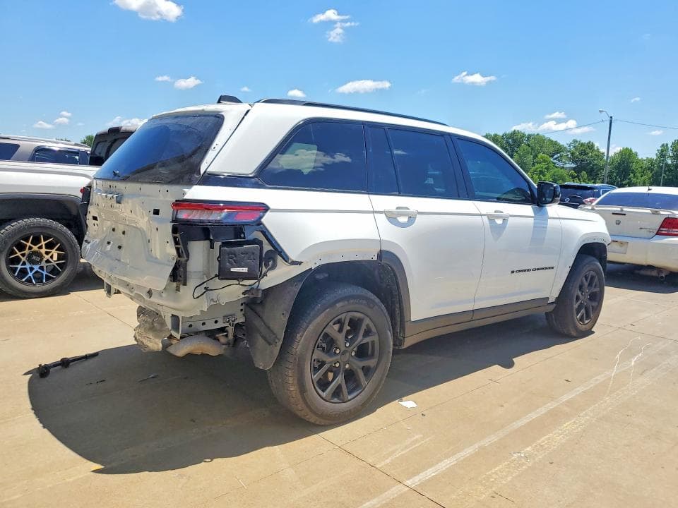 2024 JEEP GRAND CHEROKEE LAREDO 3