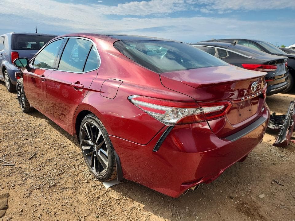 2018 TOYOTA CAMRY XSE 2