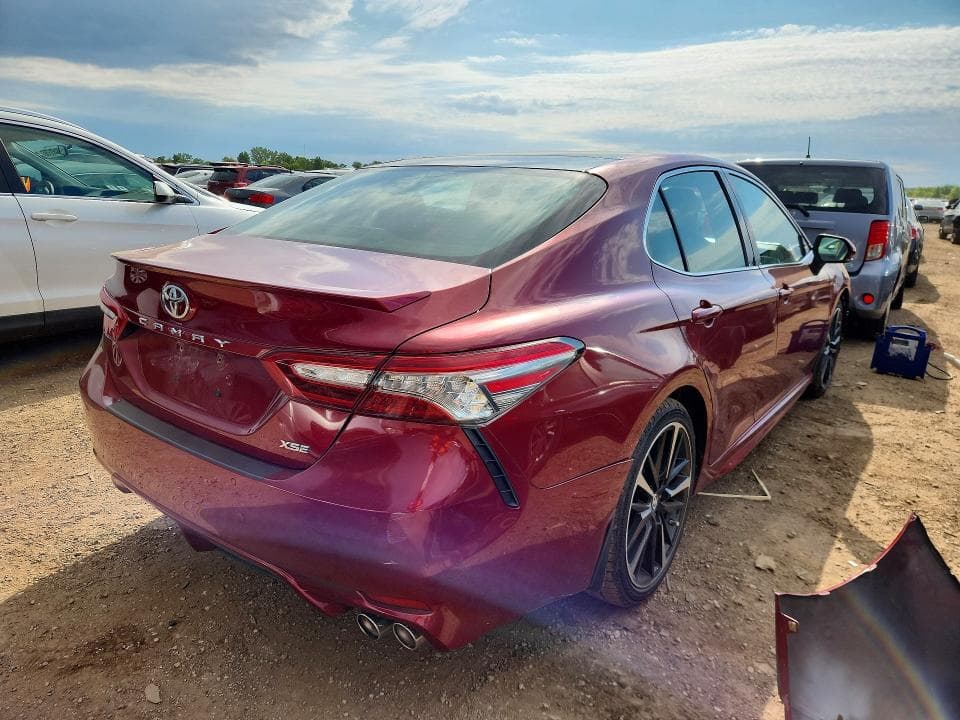 2018 TOYOTA CAMRY XSE 3