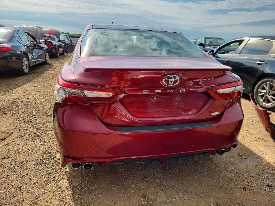 2018 TOYOTA CAMRY XSE 6