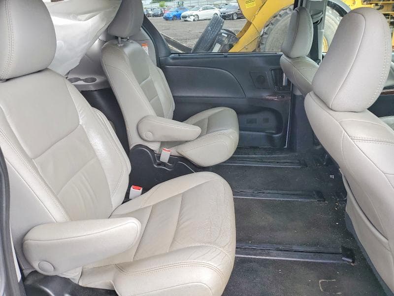 2018 TOYOTA SIENNA LIMITED PREMIUM 7-PASSENGER LIMITED PREMIUM 7-PASSENGER 11