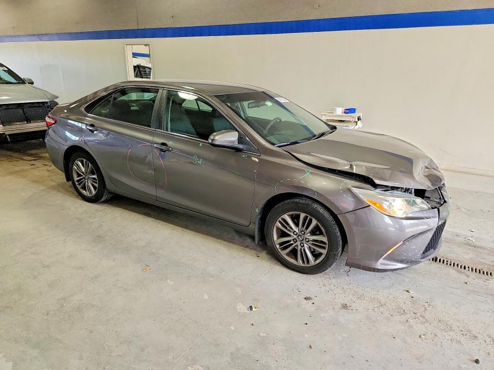 2017 TOYOTA CAMRY SE 4