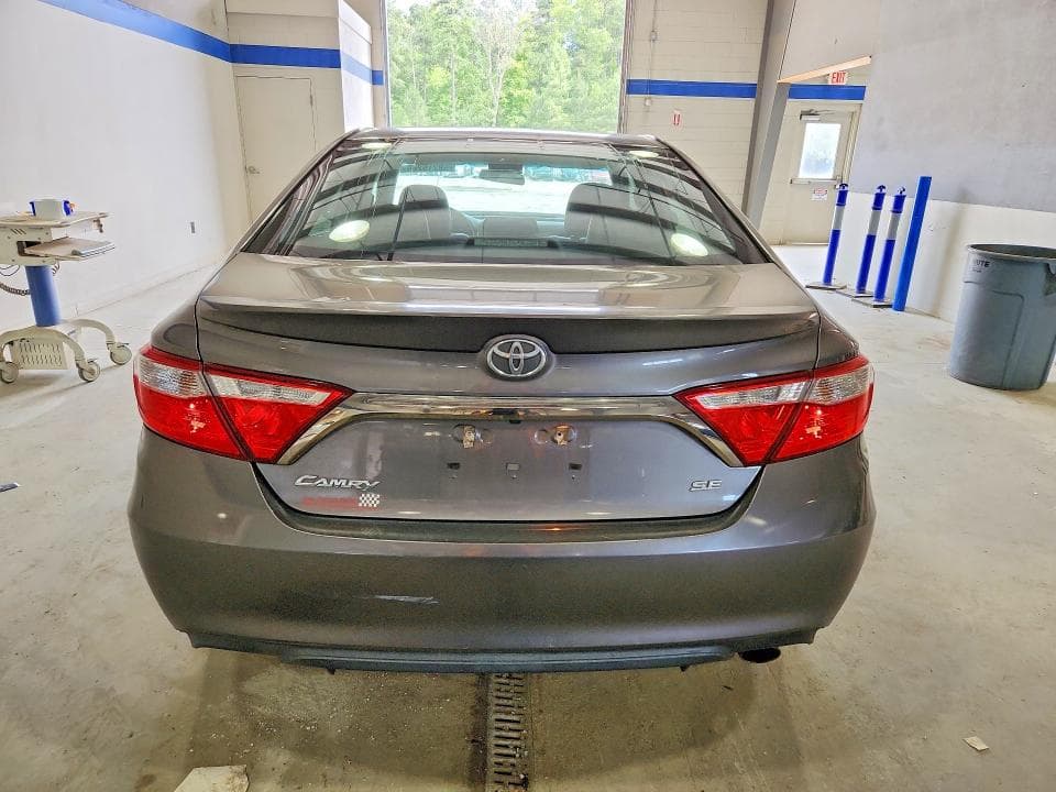 2017 TOYOTA CAMRY SE 6