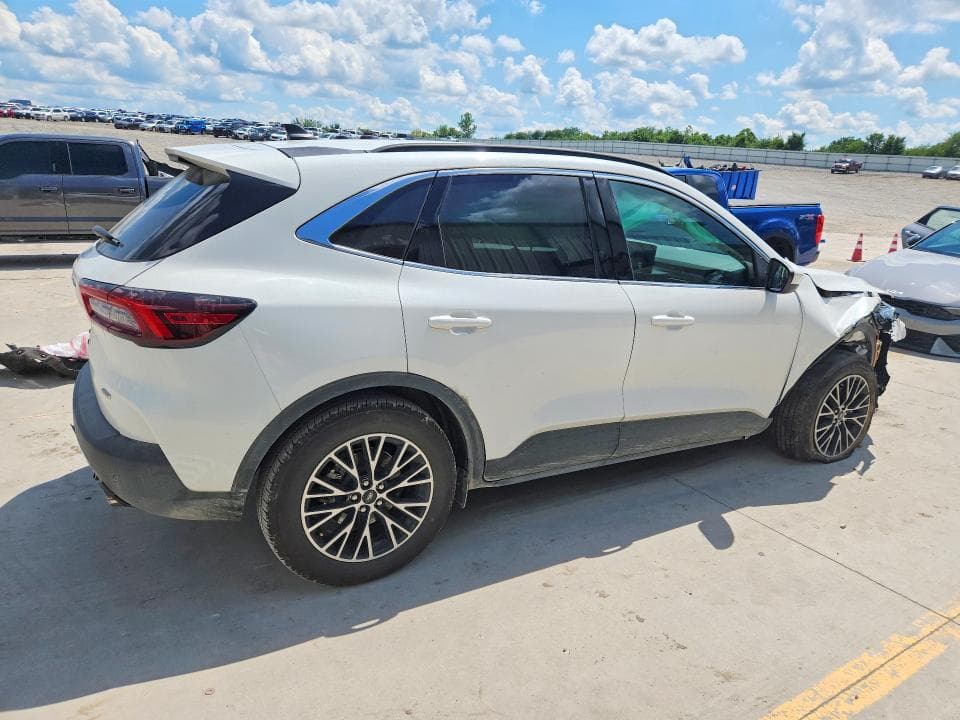 2025 FORD ESCAPE 3