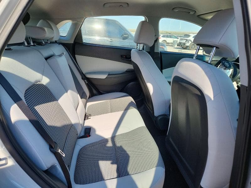 2022 HYUNDAI KONA SE SE 10