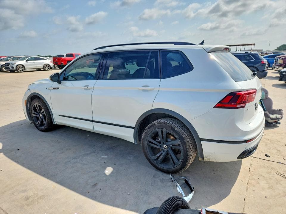 2023 VOLKSWAGEN TIGUAN SE R-LINE BLACK 2