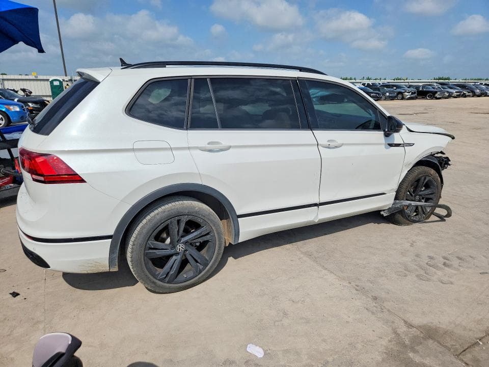 2023 VOLKSWAGEN TIGUAN SE R-LINE BLACK 3