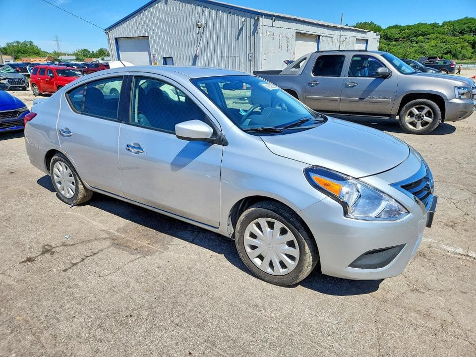 2017 NISSAN VERSA 1.6 SV 4