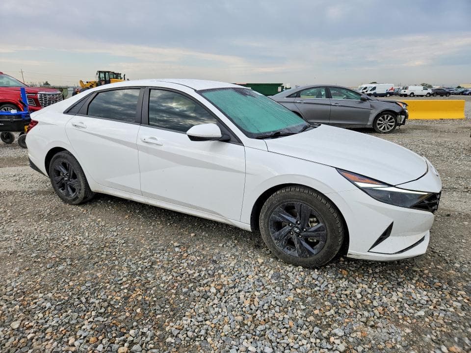 2023 HYUNDAI ELANTRA SEL 4