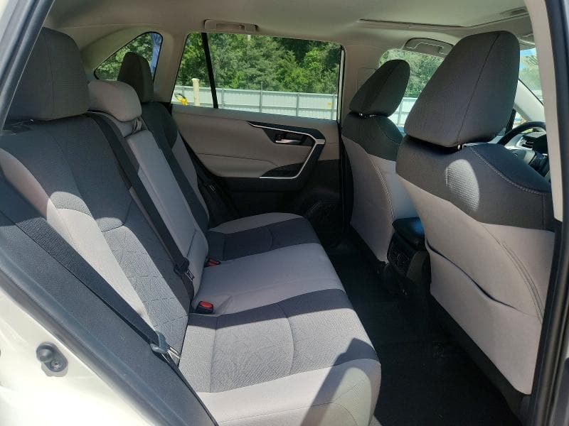 2020 TOYOTA RAV4 XLE 11