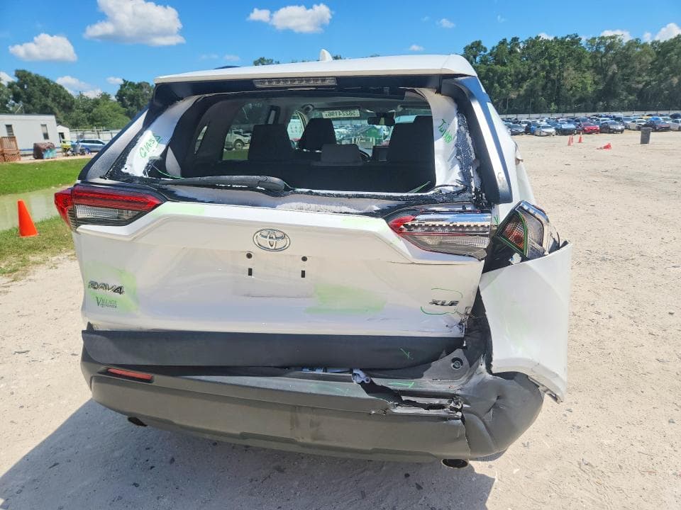 2020 TOYOTA RAV4 XLE 6