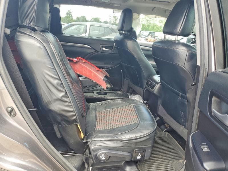 2018 TOYOTA HIGHLANDER LIMITED 11