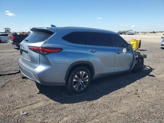 2021 TOYOTA HIGHLANDER XLE 3