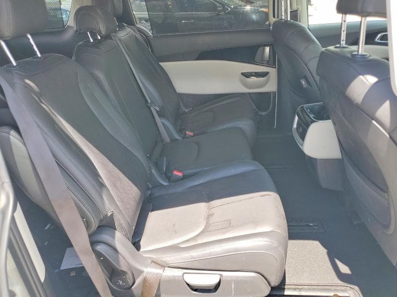 2024 KIA CARNIVAL EX 11