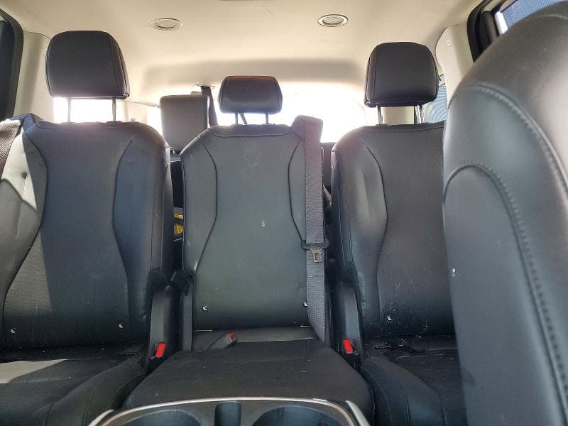 2024 KIA CARNIVAL EX 10