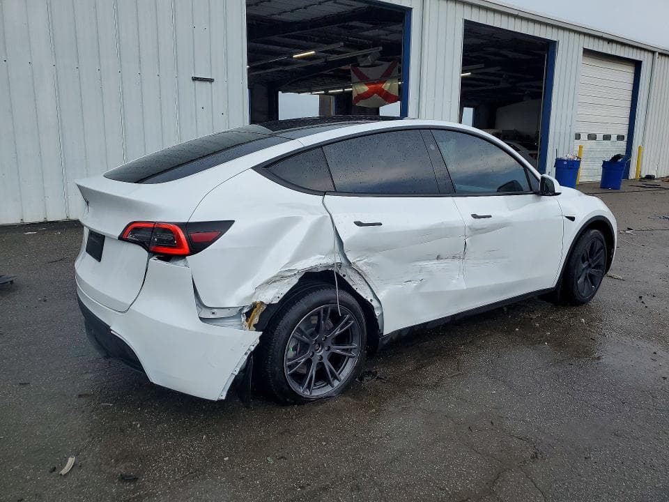 2025 TESLA MODEL Y 3