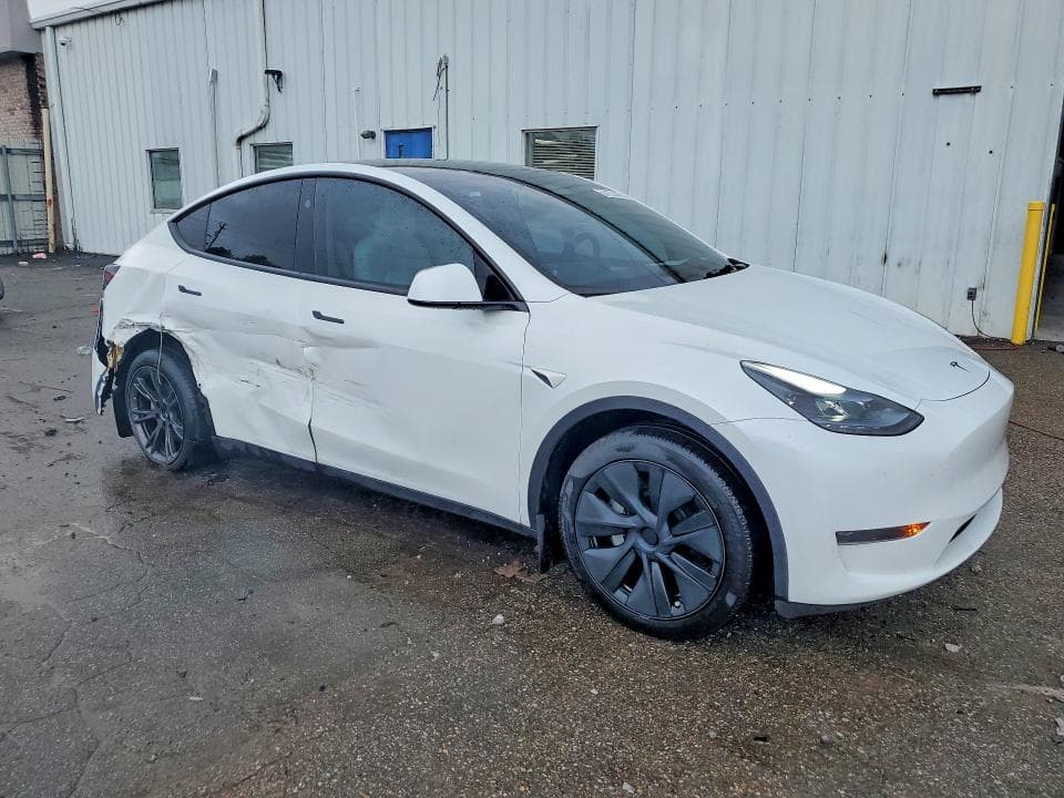 2025 TESLA MODEL Y 4