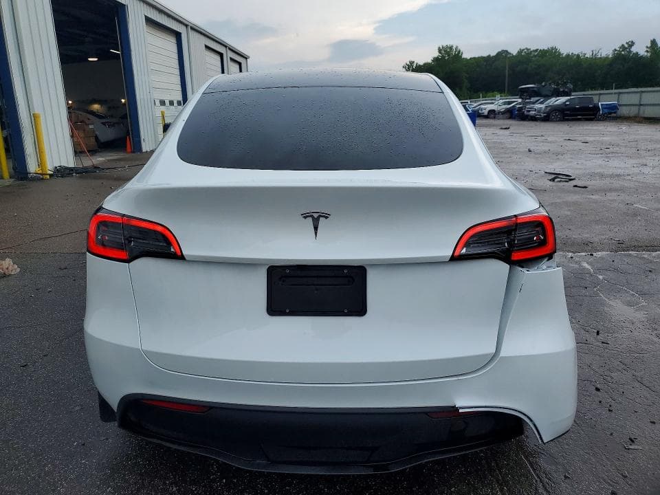2025 TESLA MODEL Y 6