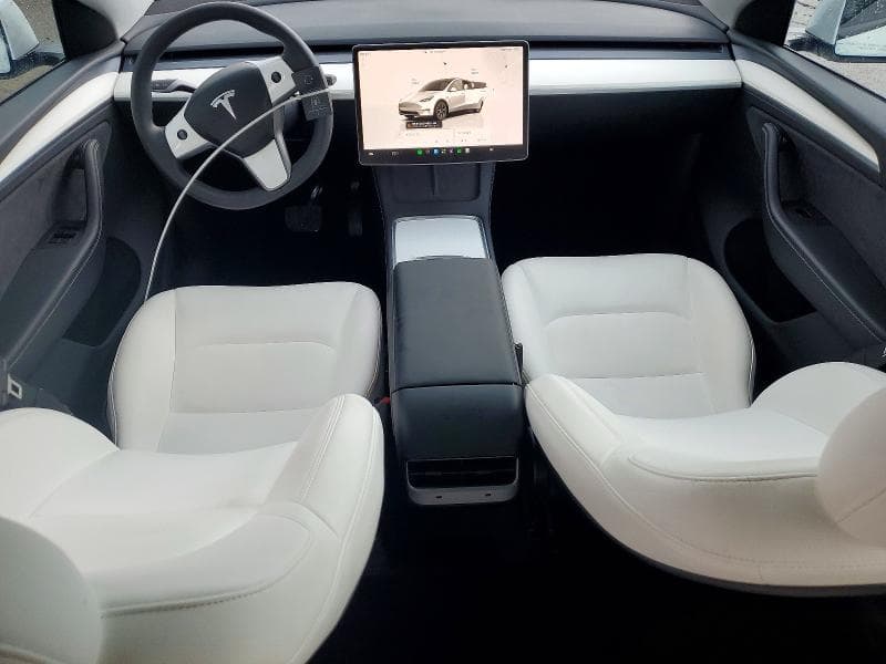 2025 TESLA MODEL Y 8