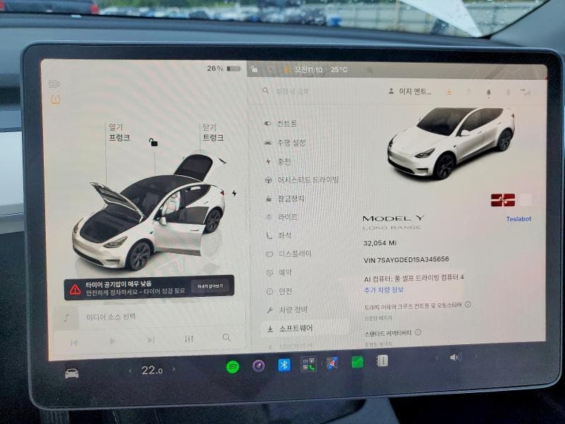 2025 TESLA MODEL Y 9